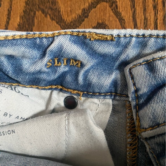 American Eagle Outfitters Light Blue Distressed slim fit - Picture 5 of 6